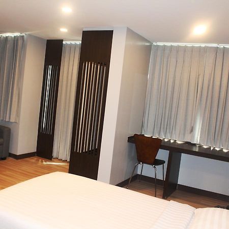 Ywca Hotel Μπανγκόκ Εξωτερικό φωτογραφία